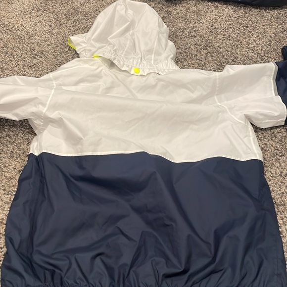 Blue and white Helly Hansen raincoat - Picture 2 of 2